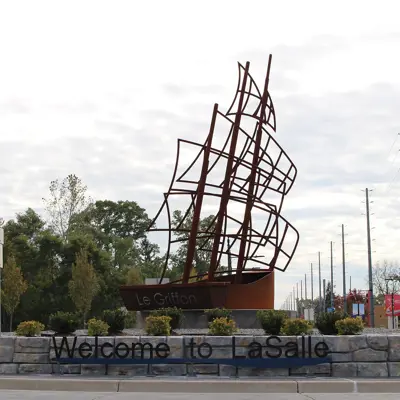 Le Griffon roundabout.