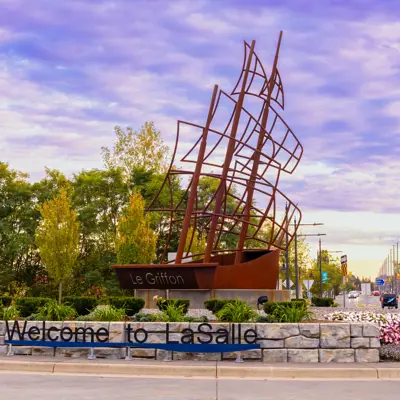 Le Griffon ship at roundabout 